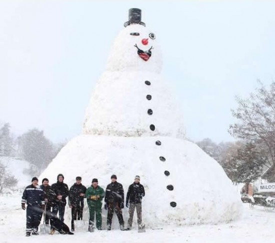Польский снеговик-"годзилла". Смешные фото с характером и индивидуальностью