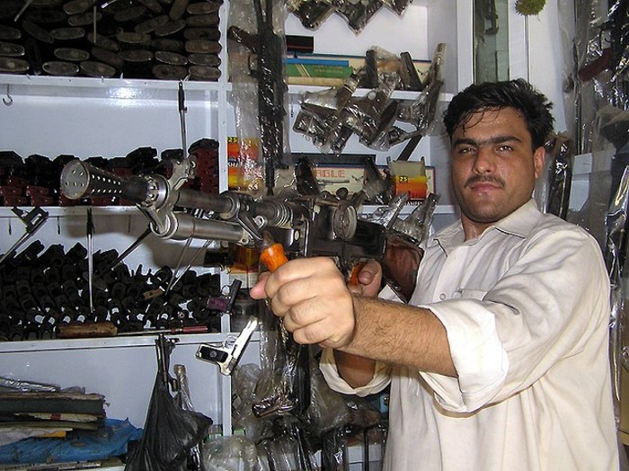 Оружейная фабрика в Пакистане. Эти картинки точно сделают вас счастливыми