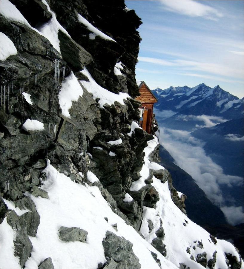 Домик в горах Швейцарии. Картинки с приколами: рассмейся до слез