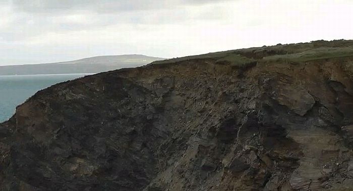 Туристы засняли обвал огромной скалы. Время для смеха: юморные фотоприколы