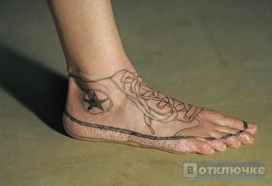 Татуировки на ногах. Необычные снимки, которые вызывают улыбку