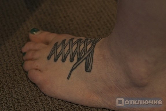 Татуировки на ногах. Необычные снимки, которые вызывают улыбку