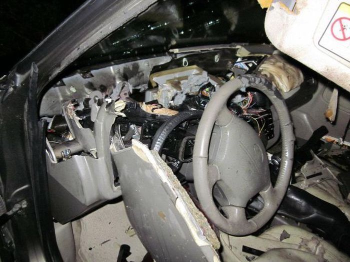 Четверо вандалов уничтожили 14 автомобилей за ночь!