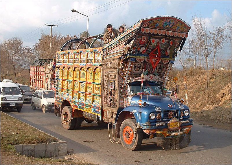 Пакистанские грузовики и автобусы. Хохотные моменты: подборка смешных фотографий