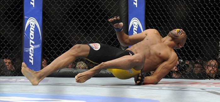 Бойцы MMA бьют так сильно, что порой ломают ноги. Ржачные снимки: самые смешные фотографии