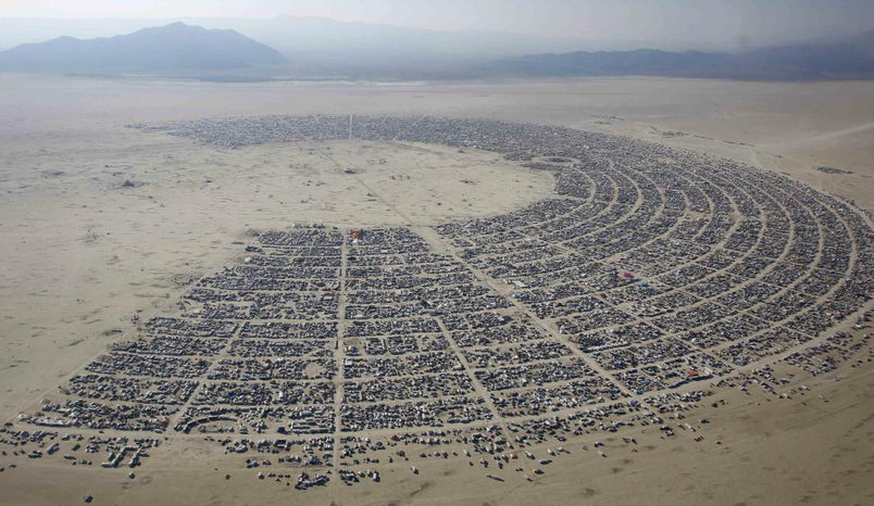 Фестиваль Burning Man 2013. Подарки смеха: забавная фотоподборка