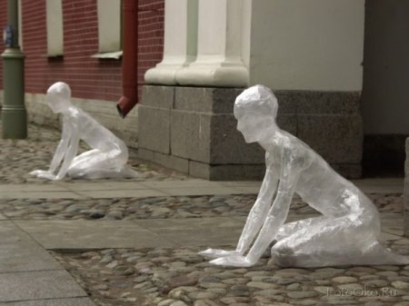 Скульптуры из скотча.. Уникальные снимки, полные юмора и радости