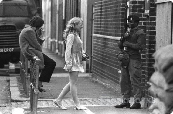 Мини-юбки в 1960-70х годах. Искрометные моменты на фото