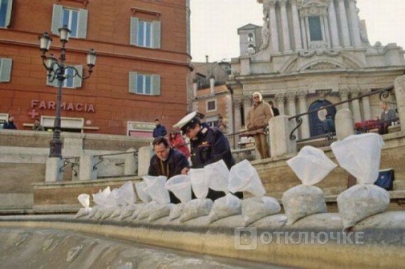 Сокровища фонтана Треви в Риме. Снимки, способные оживить воспоминания